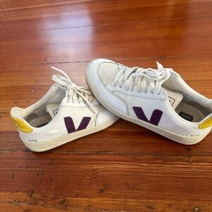 VEJA V-12 White Beige Yellow Purple Canvas Leather Sz 7 Women’s Casual Sneakers